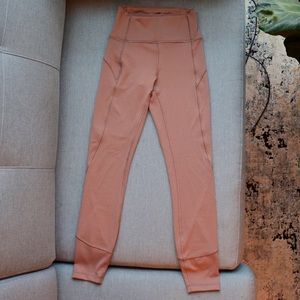 In movement 25" leggings